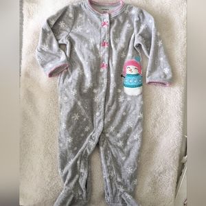 Carter's cute Light grey fleece snowman onesie pajamas. Size 6 months
